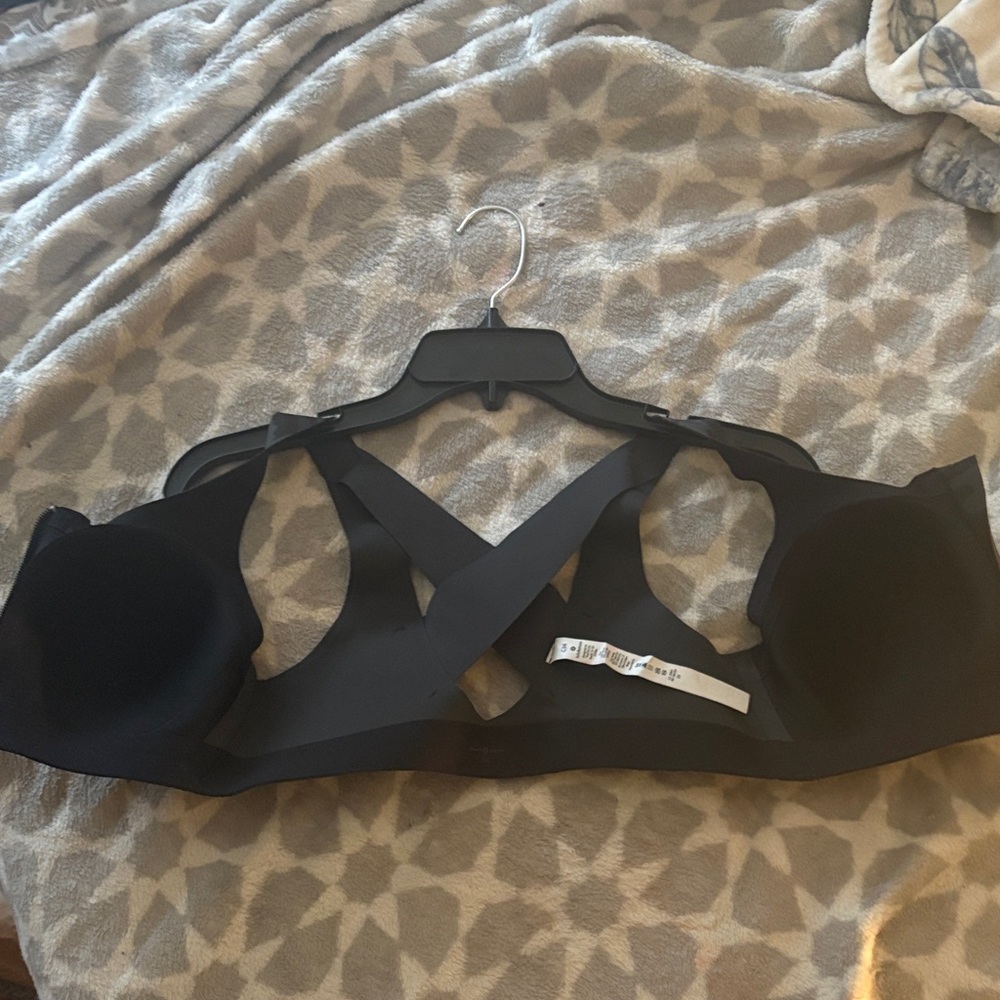 Lululemon Black Camouflage Sports Bra- 34C - Picture 5 of 12